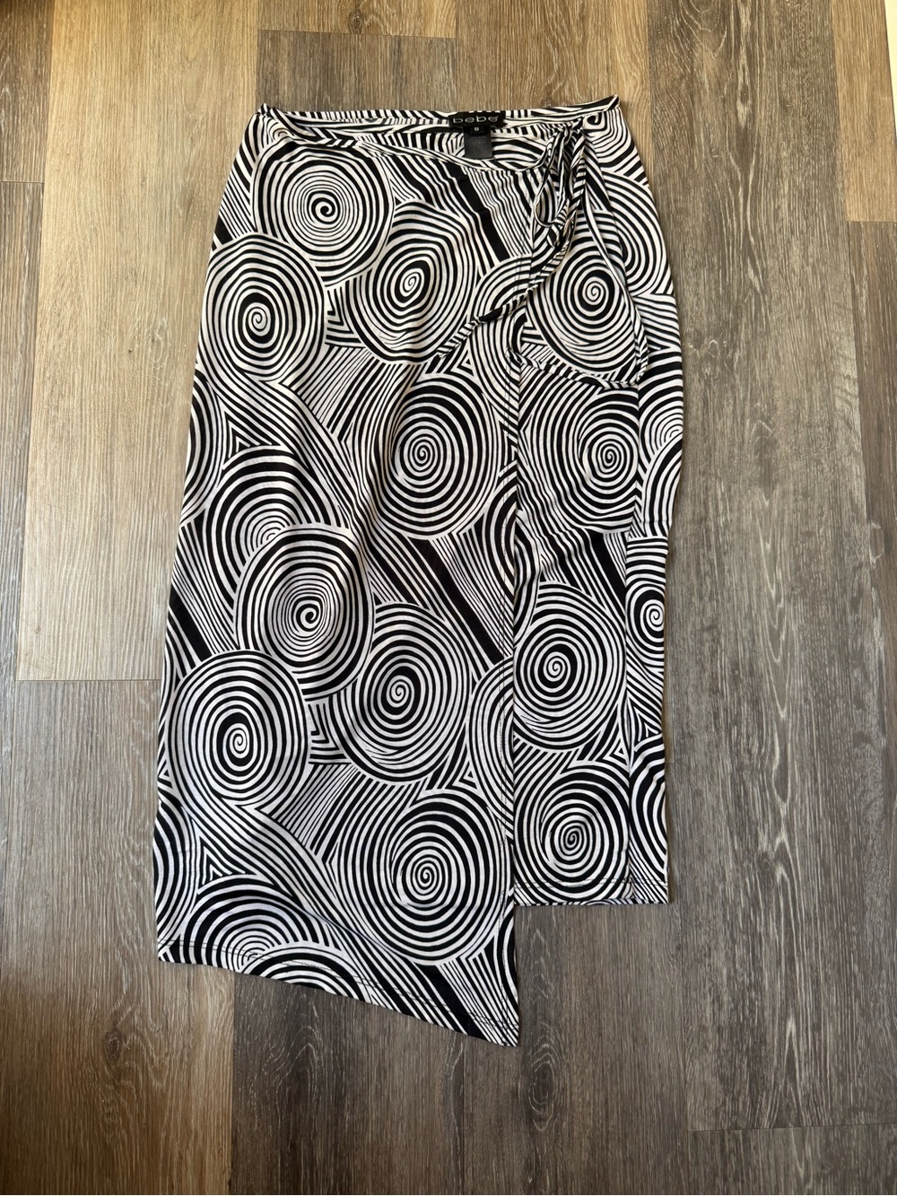 Vintage Y2K bebe Black & White Spiral Asymmetric Wrap Skirt Size Small